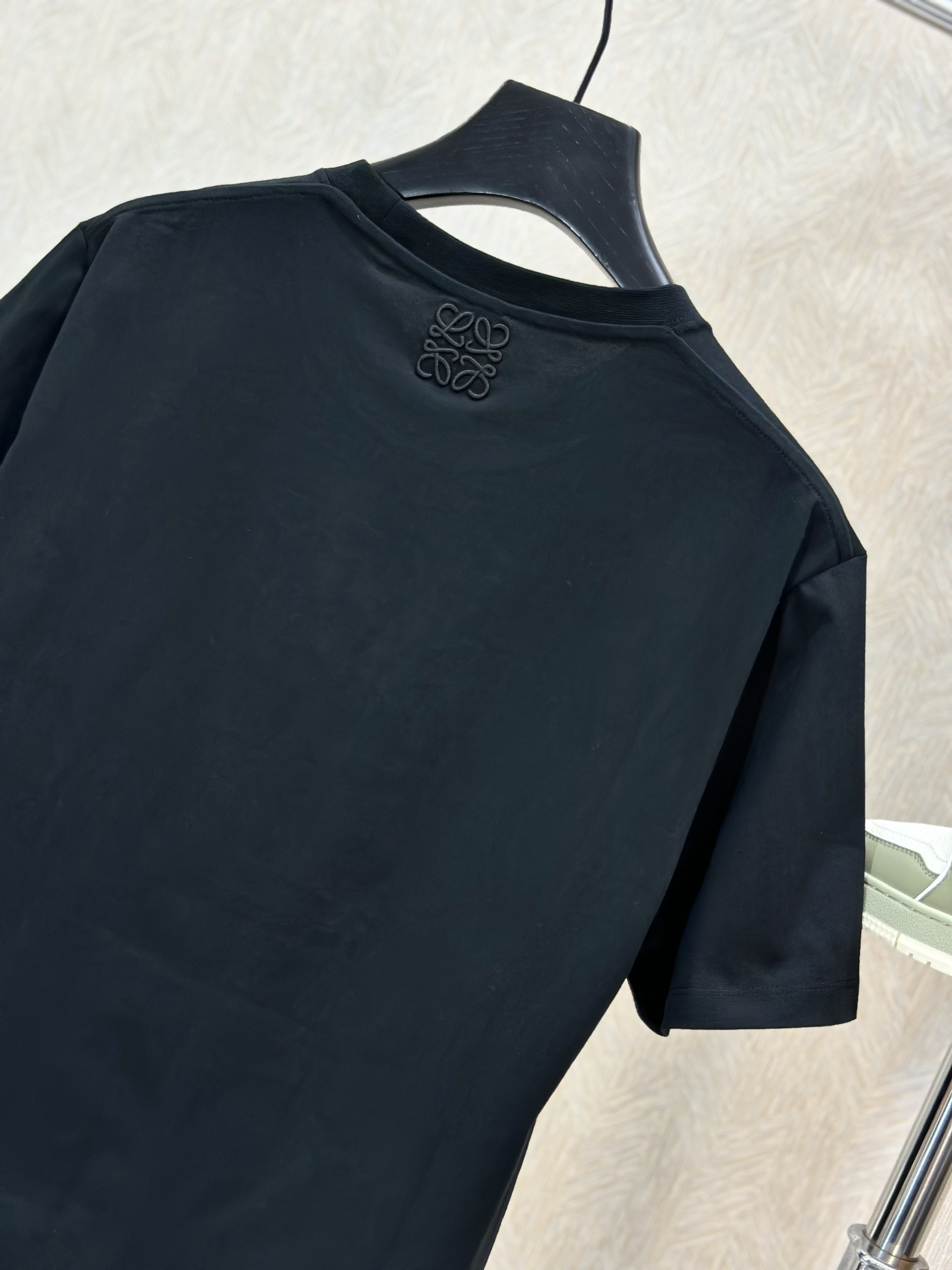 Áo phông T-shirt Loewe Đen họa tiết mặt trắng Thỏ thêu Like Auth on web VTN